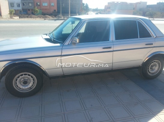 MERCEDES 240 occasion 853906