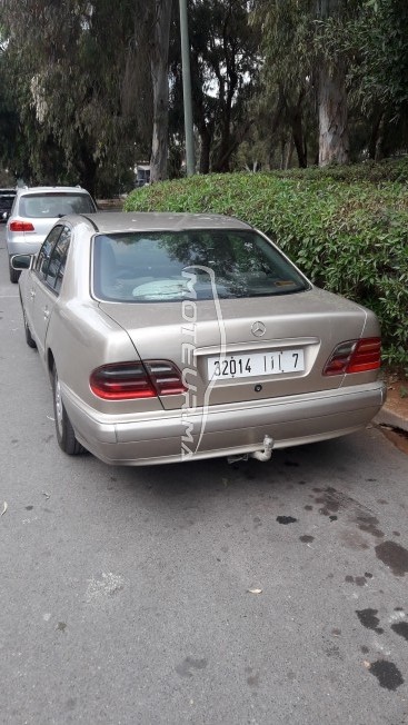 MERCEDES-BENZ 220 E 220 مستعملة