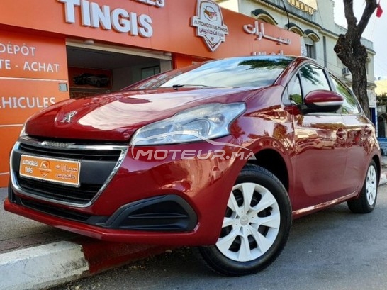 PEUGEOT 208 1.2 essence 7cv like 2017 مستعملة