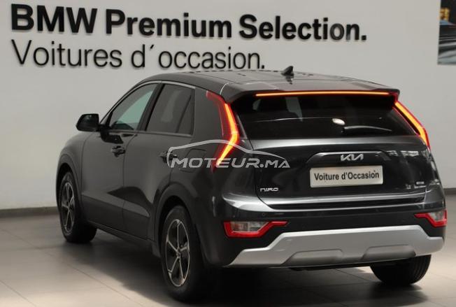 Kia Niro dans le showroom Ryad Auto à Rabat