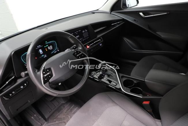 Kia Niro dans le showroom Ryad Auto à Rabat
