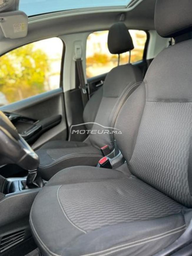 Peugeot 208 White Édition 2019
