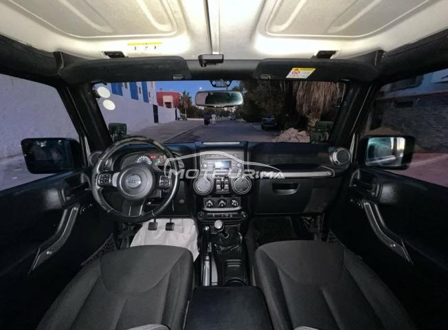 Jeep Wrangler Sport avec caravane tout terrain