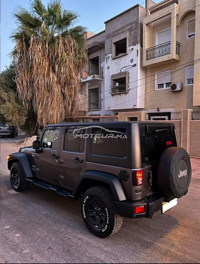 Jeep Wrangler Sport avec caravane tout terrain