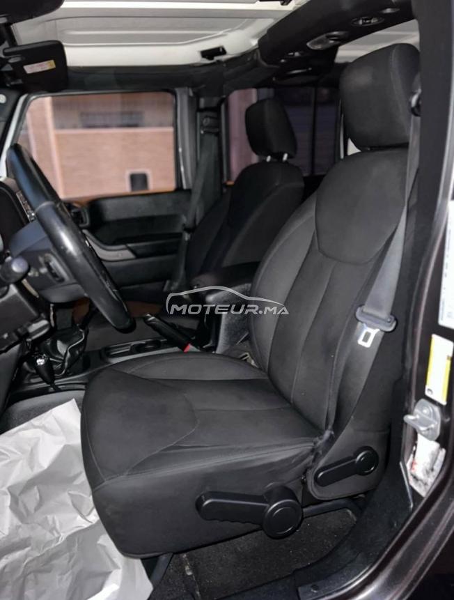 Jeep Wrangler Sport avec caravane tout terrain