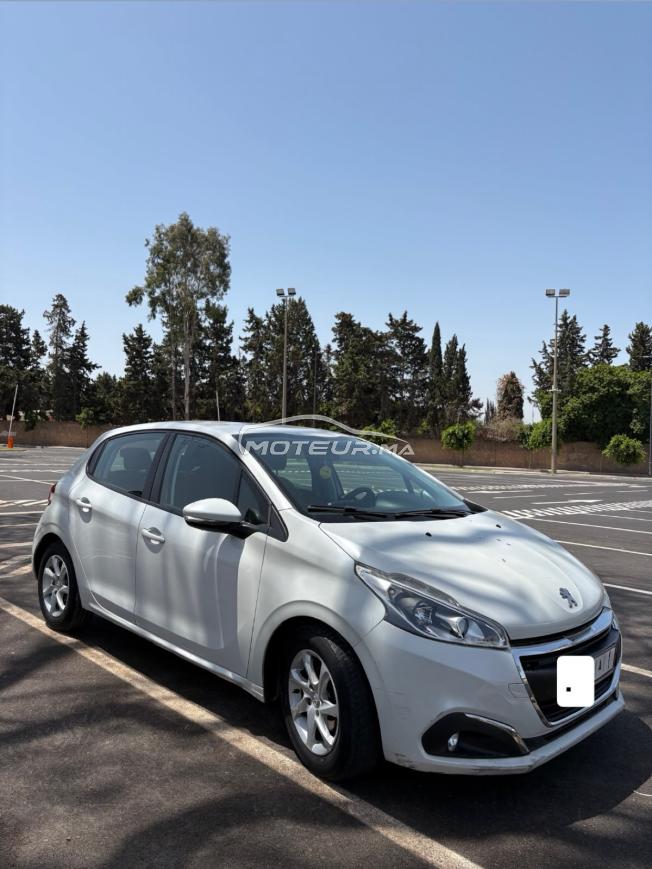 Peugeot 208 model 2016 en très bonne état