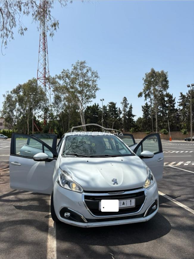 Peugeot 208 model 2016 en très bonne état