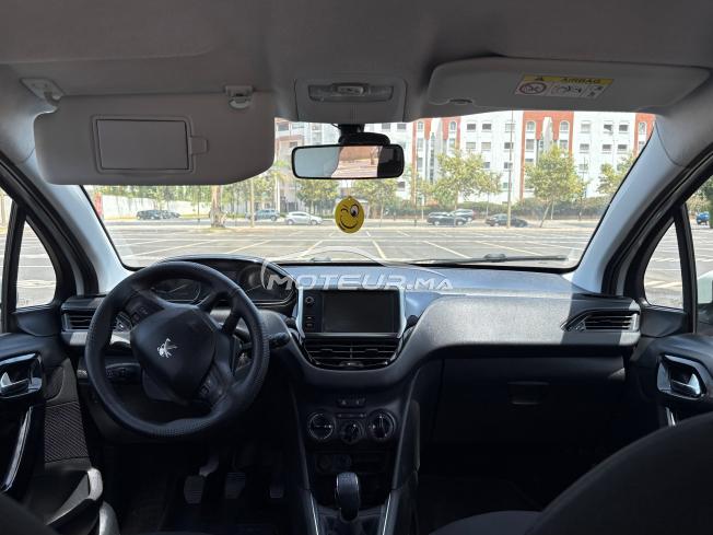 Peugeot 208 model 2016 en très bonne état