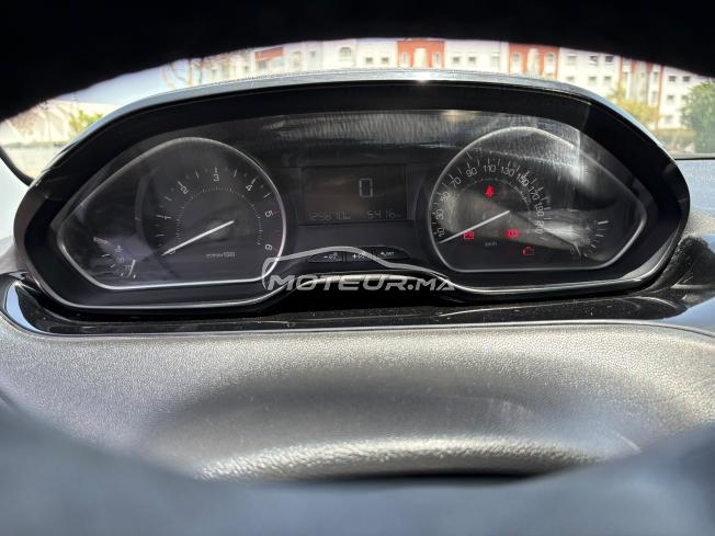 Peugeot 208 model 2016 en très bonne état