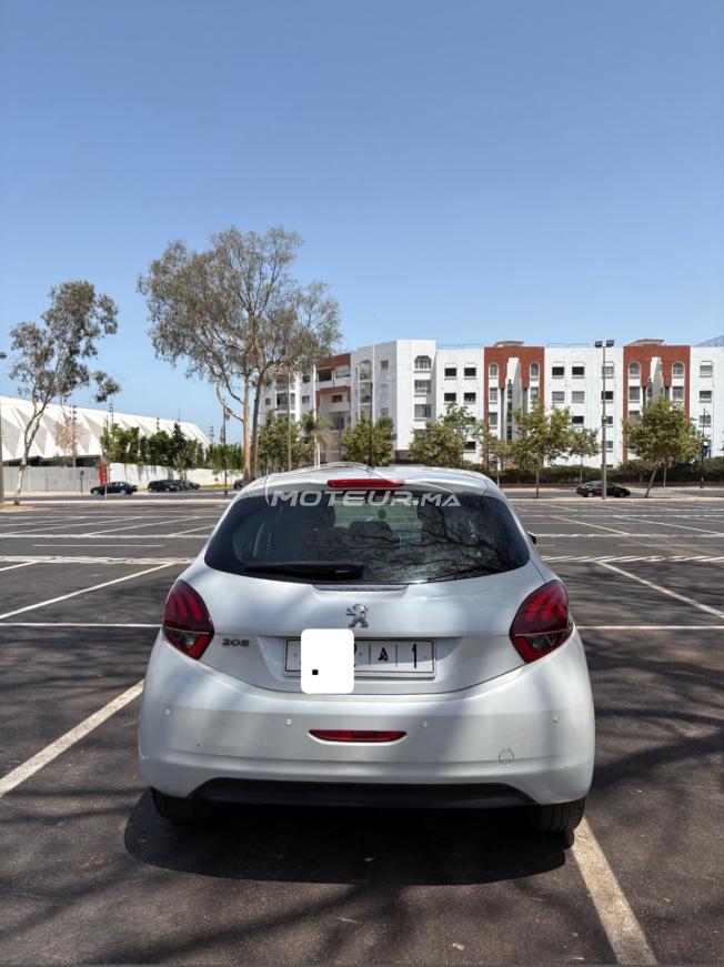 Peugeot 208 model 2016 en très bonne état
