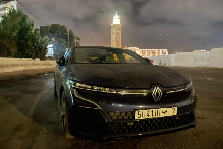 1200 كلم من القيادة التجريبية: رونو ميغان E-Tech، السيارة الكهربائية التي ترسم مسارها الخاص