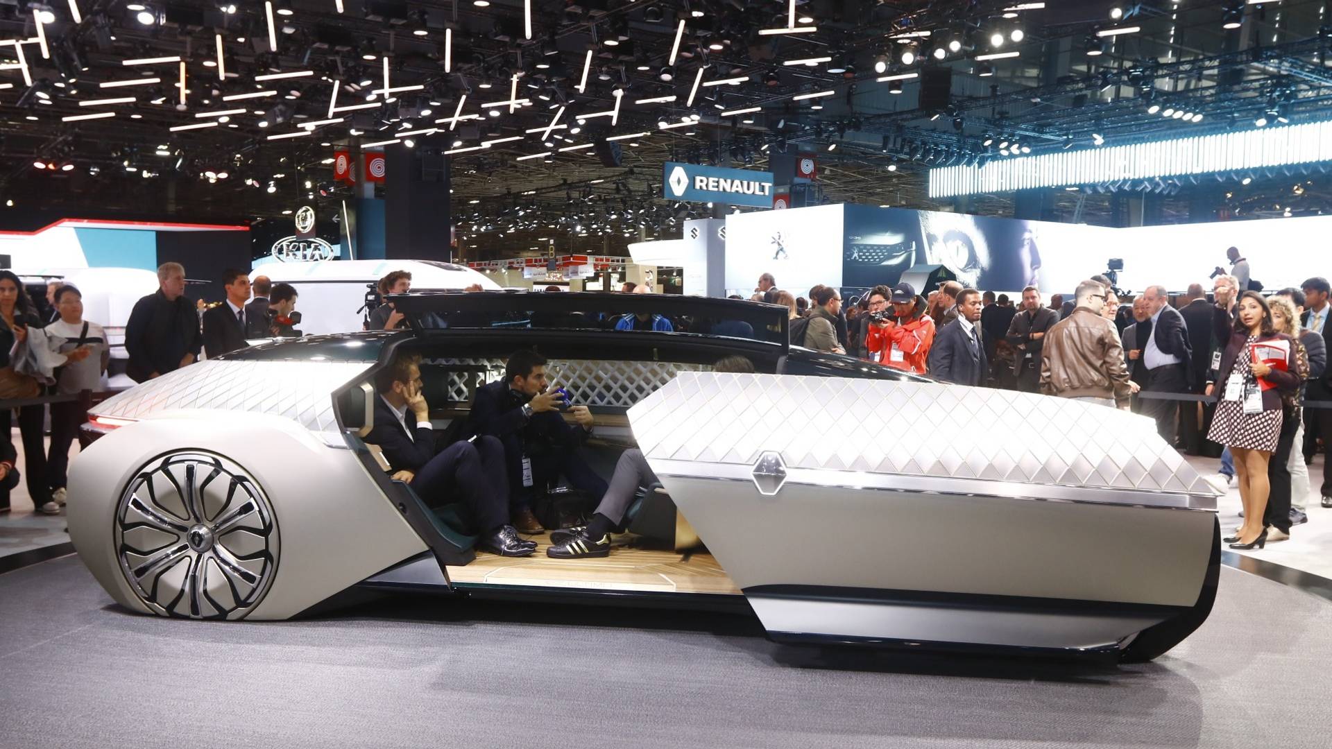 EZ-Ultimo : Une navette luxueuse et autonome ajoutée à la flotte électrique de Renault