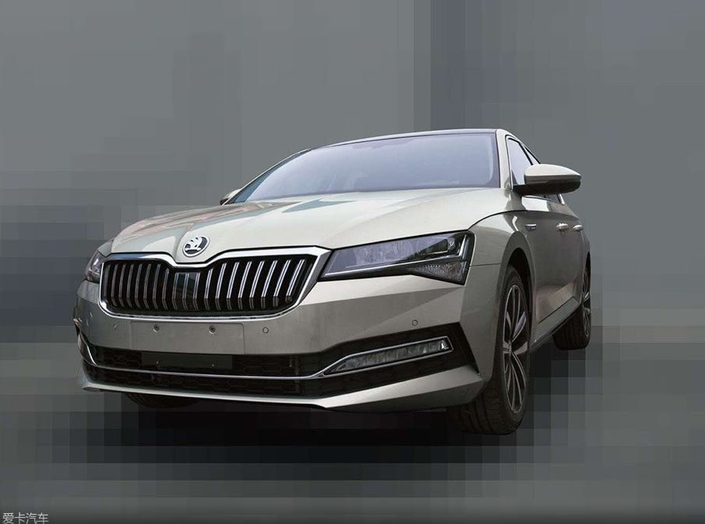 Skoda Superb restylée : premières images