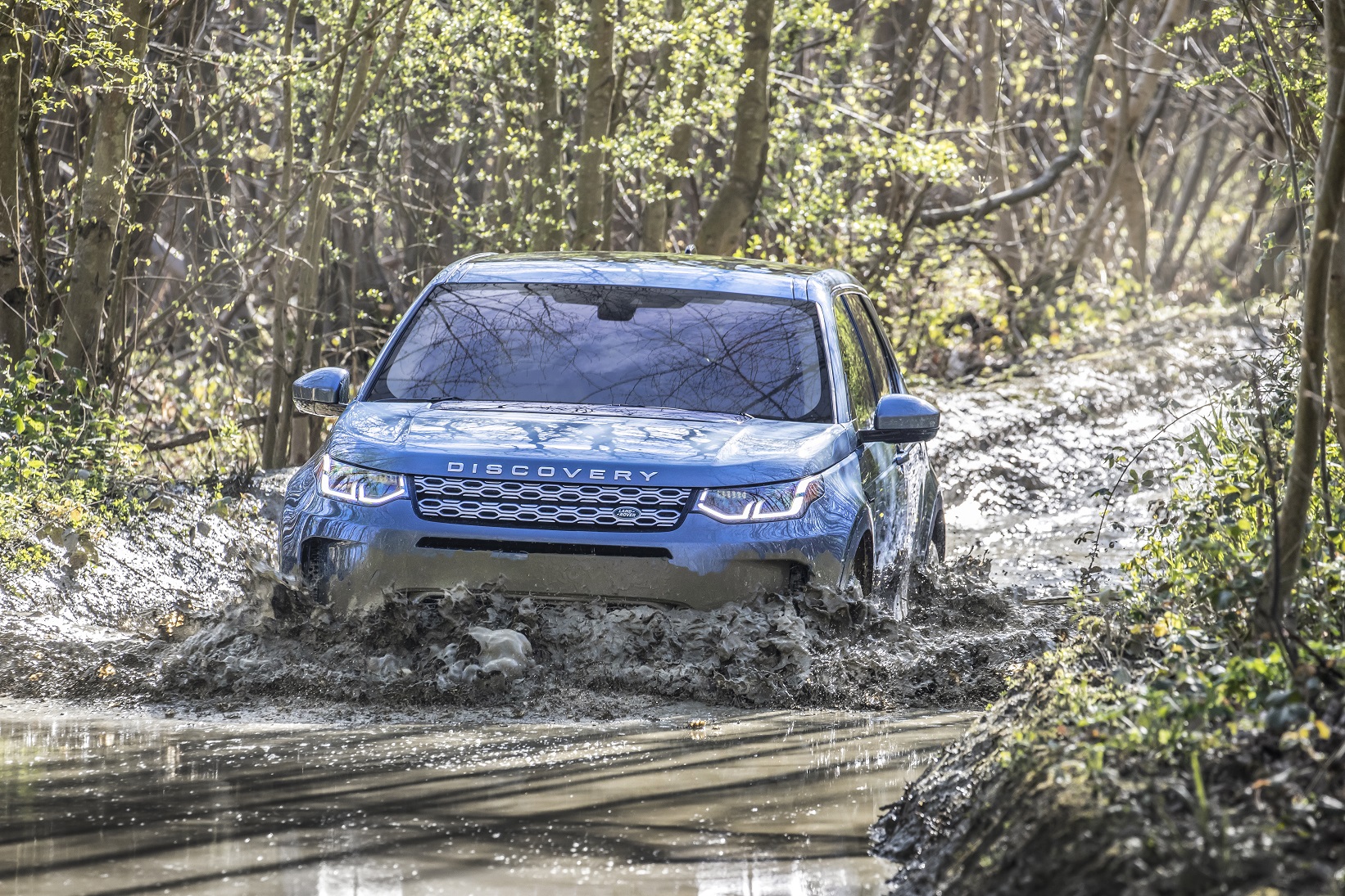 Land Rover Discovery Sport primé lors de la prestigieuse cérémonie de « Voiture de l’Année » au Moyen-Orient.