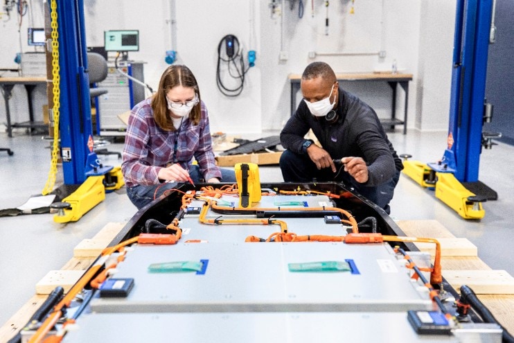 Ford accélère la R&D sur les batteries avec une équipe dédiée et un nouveau centre d'excellence mondial baptisé Ford Ion Park