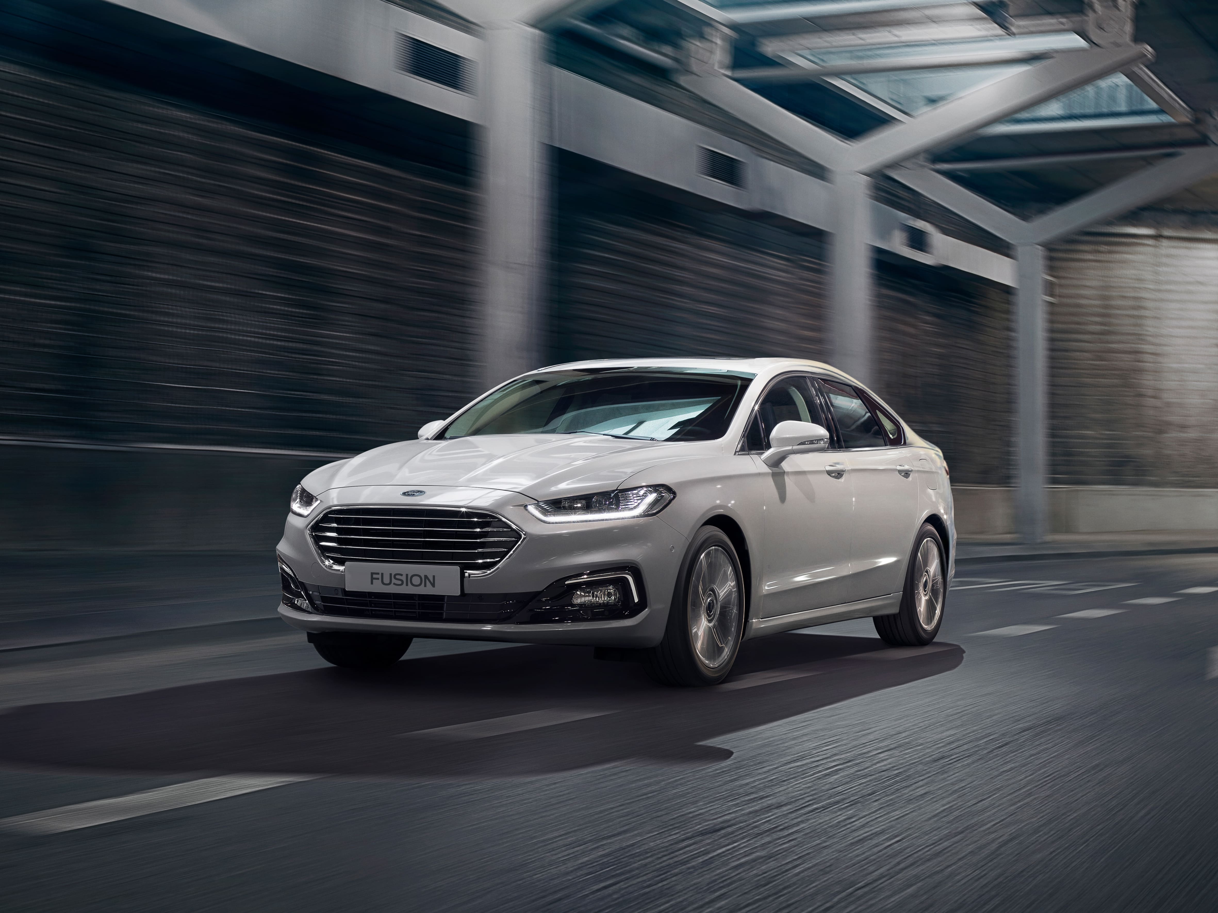 Ford Fusion 2021, la berline familiale re-stylée offre luxe,  technologie et une nouvelle silhouette élégante et moderne