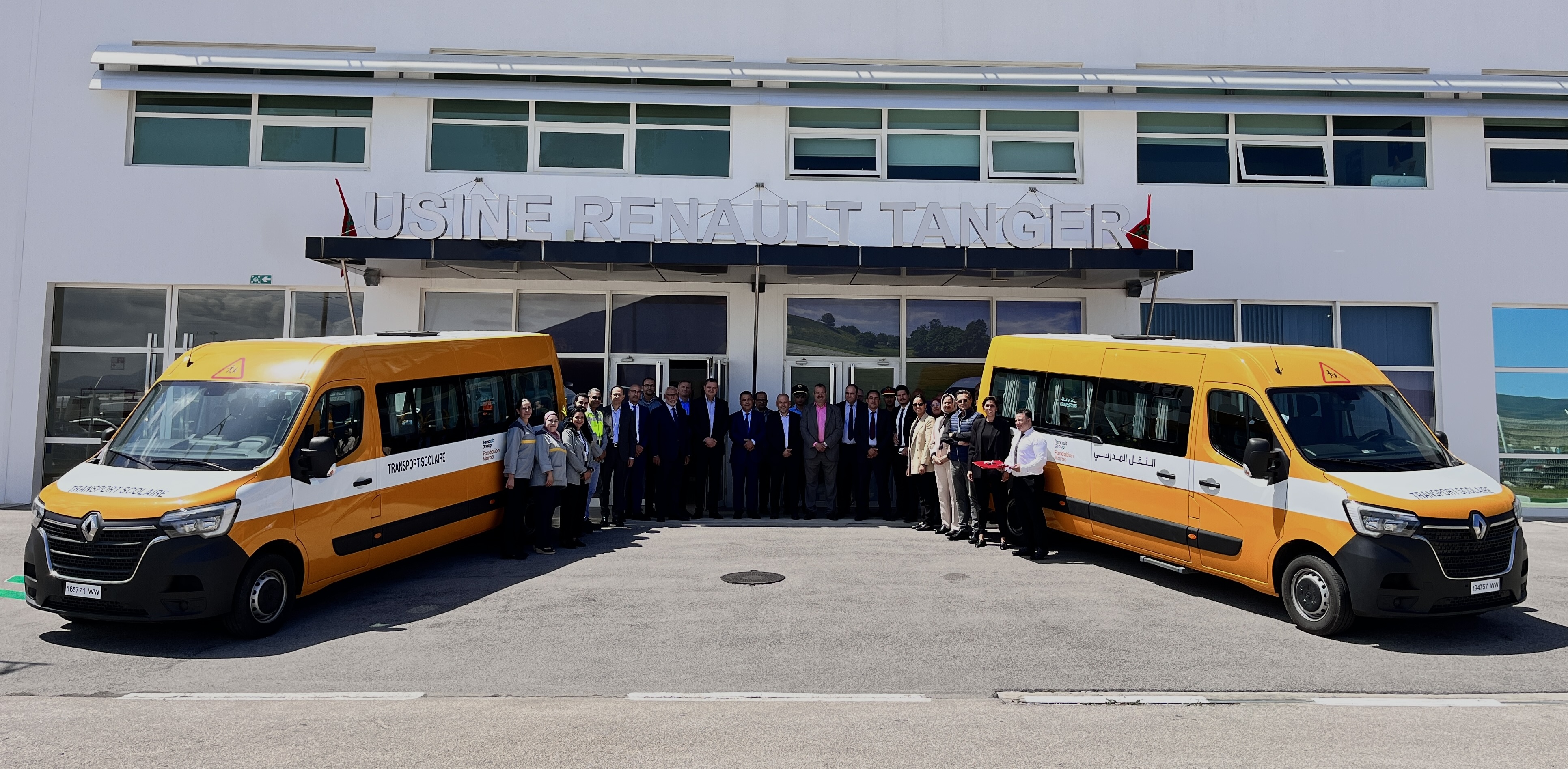 Renault fait don de 2 « Master » pour le transport scolaire