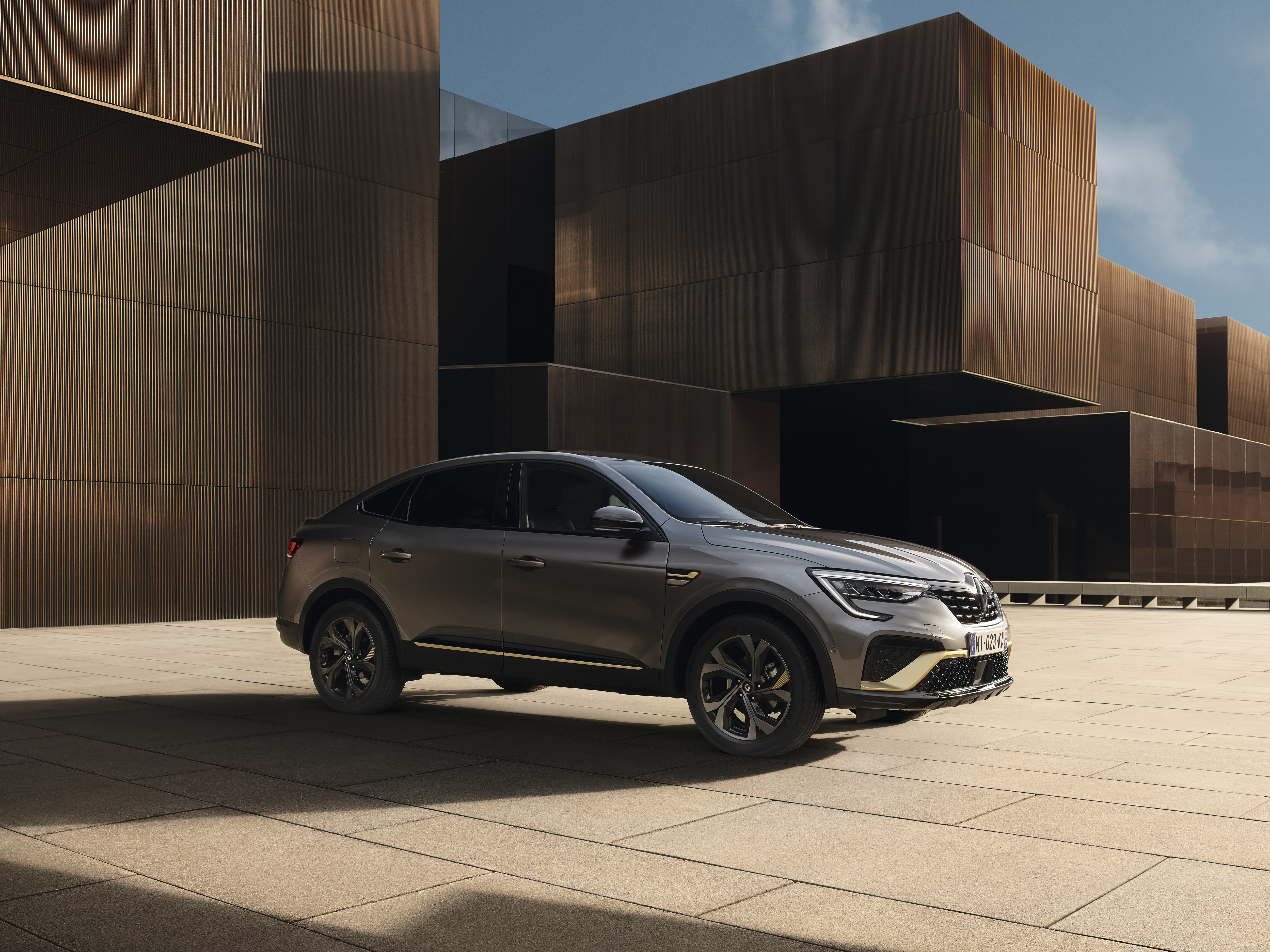 NOUVEAU RENAULT ARKANA E-TECH 145 CH : LE SUV COUPE 100% HYBRIDE QUI COCHE TOUTES LES CASES