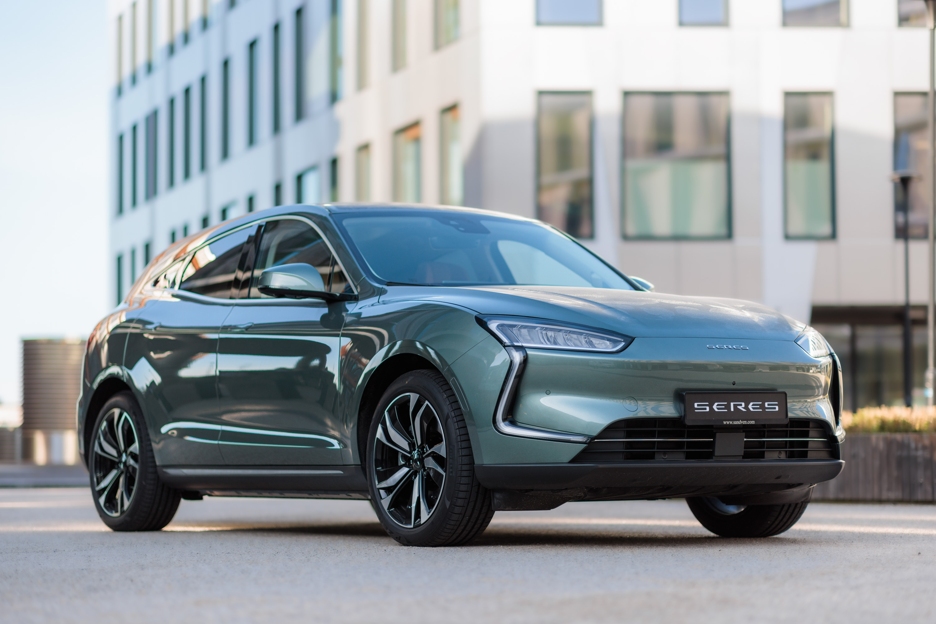 Auto Hall lance un SUV 100% électrique Premium SERES 5
