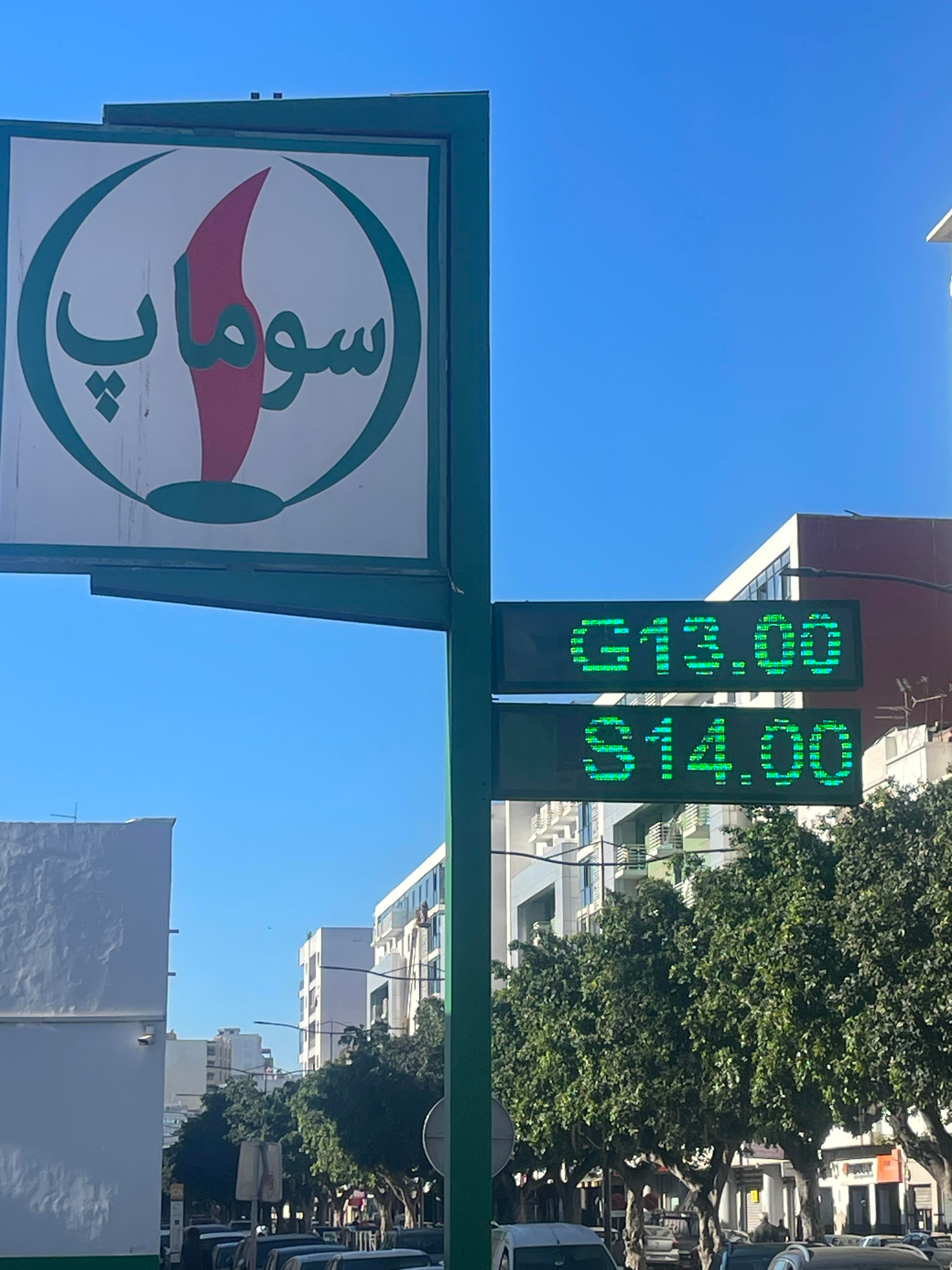 Carburants : les prix baissent de nouveaux légèrement
