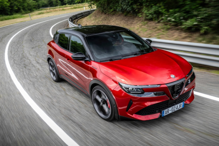 Alfa Romeo lance son crossover "Junior" au Maroc