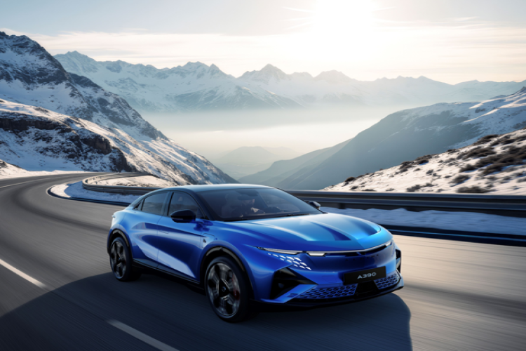 الكشف عن Alpine A390: أول سيارة SUV فاستباك كهربائية "صُنعت في فرنسا"