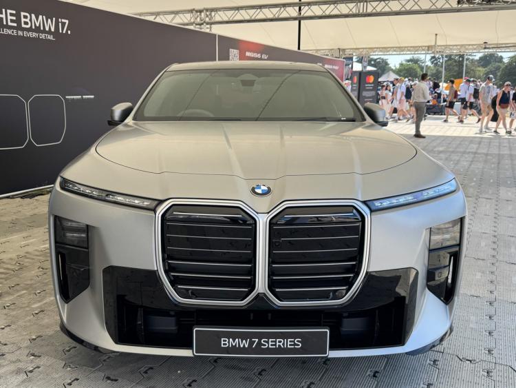 BMW serie 7 وi7 الجديدة (2027): مدى يصل إلى 727 كلم وأبرز التحديثات