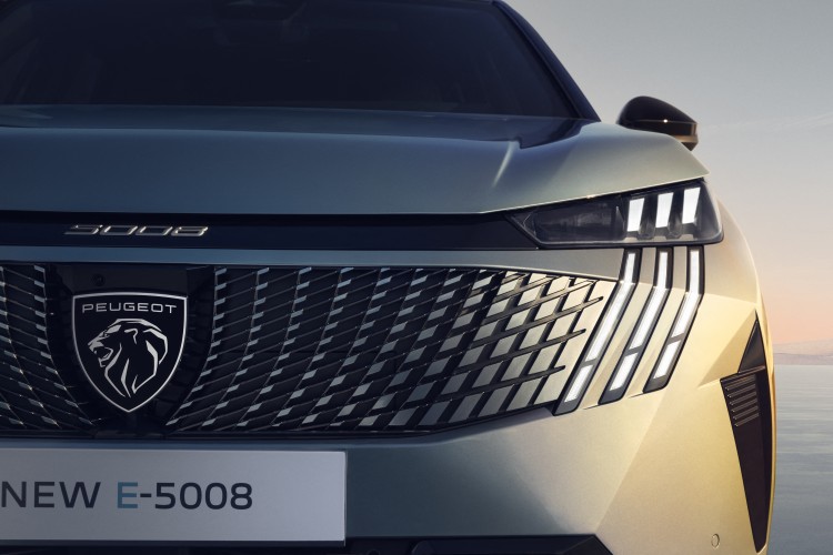 بيجو تكشف النقاب عن E-5008 الجديد في فيديو تشويقي: سيارة SUV كهربائية فاخرة ذات 7 مقاعد