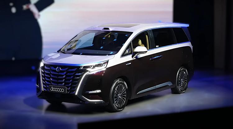 دينزا D9: سيارة MPV هجينة قابلة للشحن من الفئة الفاخرة تصل قريبًا إلى المغرب