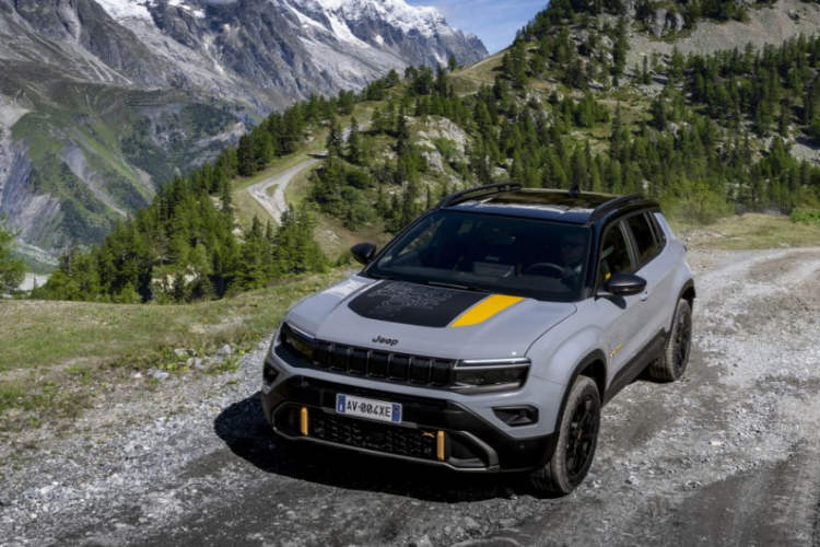 Jeep dévoile l'Avenger 4xe à transmission intégrale