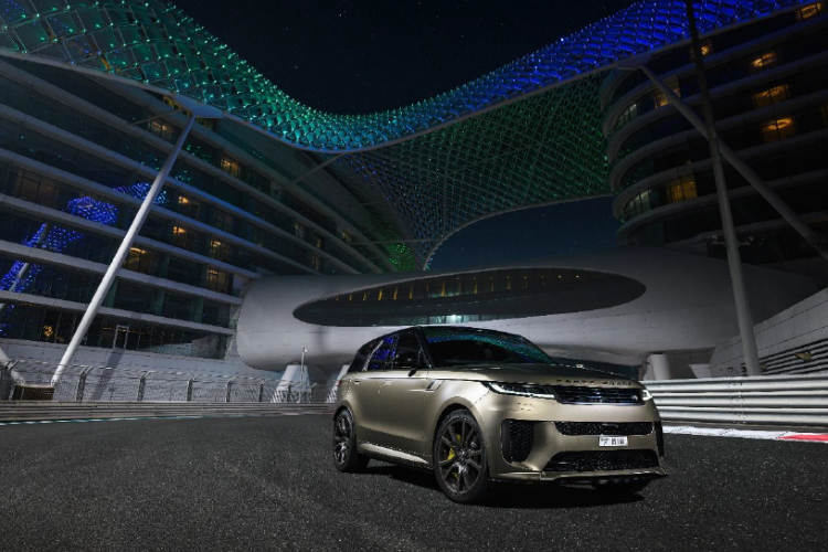 Le Range Rover Sport SV établit un nouveau record sur le circuit de Yas Marina