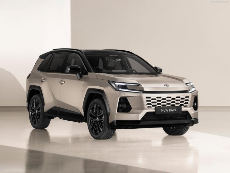 Nouveau Toyota RAV4 : jusqu'à 120 km d'autonomie électrique et 304 ch