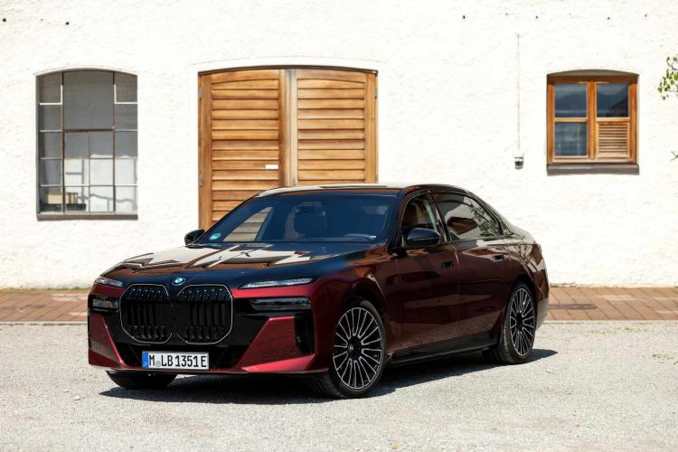 Nouvelle BMW Série 7 et i7 (2027) : jusqu'à 727 km d'autonomie, toutes les nouveautés