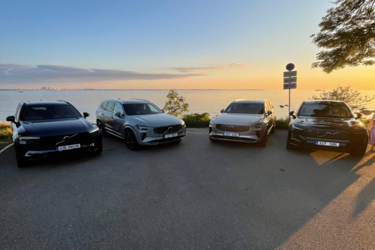 Volvo dévoile les nouvelles versions de ses SUV haut de gamme XC90 et EX90